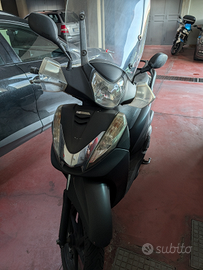 SH300i+ACCESSORI NUOVI(Bauletto-Paravento-Coperta)