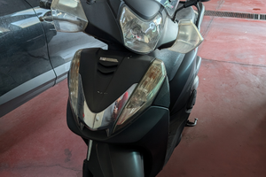 SH300i+ACCESSORI NUOVI(Bauletto-Paravento-Coperta)