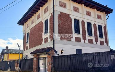 VILLA RISTRUTTURATA SU 3 LIVELLI IN CENTRO !