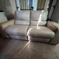 Divano in pelle con doppia seduta relax
