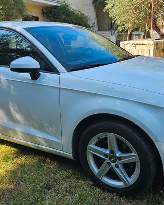 AUDI A3 Sportback GTRON METANO 3/19 Gancio traino 