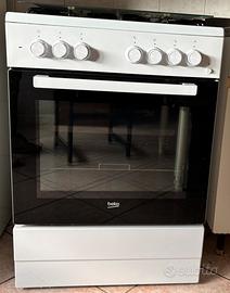 Piano cottura 4 fuochi a gas con forno BEKO