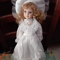 Bambola di porcellana da collezione 