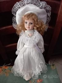 Bambola di porcellana da collezione 