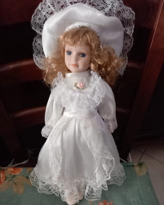 Bambola di porcellana da collezione 