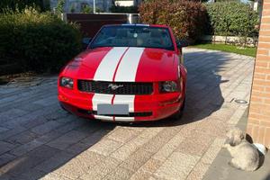 Ford Mustang Convertible V6 automatica