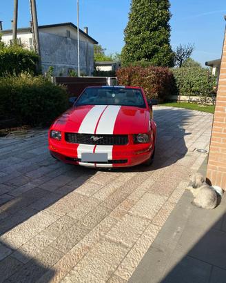 Ford Mustang Convertible V6 automatica