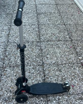 Monopattino Micro Maxi Nero Deluxe