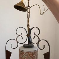 Lampadario vintage in ferro e ceramica