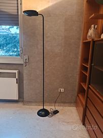 lampada da terra con varia luce 