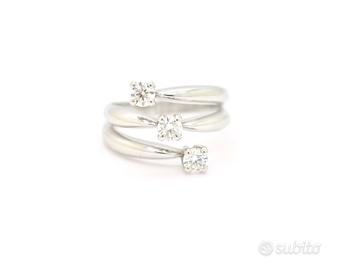 Anello modello Recarlo con diamanti