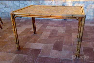 Tavolo in vimini e bambu