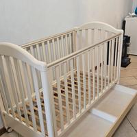 Letto bimbi 0–3 anni in legno bianco con contenito