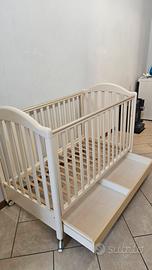 Letto bimbi 0–3 anni in legno bianco con contenito