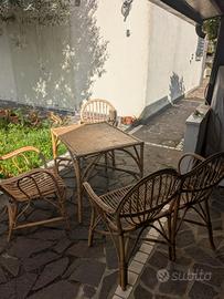 Tavolo e sedie in Bamboo