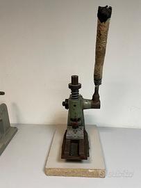 pressetta manuale con carrello traslatore