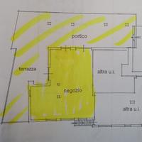 Locale con portico e terrazza