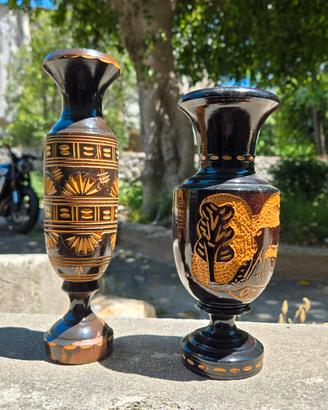 VASO vintage intagliato a mano in legno
