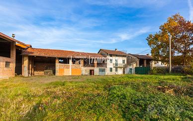 CASCINA INDIPENDENTE CON GRANDE GIARDINO!!!