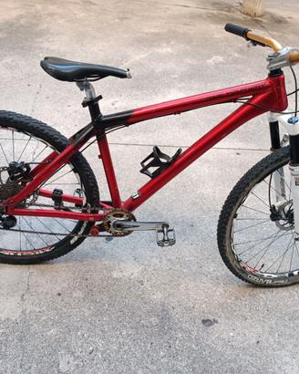 Mountain Bike Dartmoor - Manubrio Sixpack / Freni