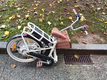 Bicicletta elettrica pieghevole 