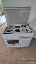 Cucina a gas ed elettrica nuova