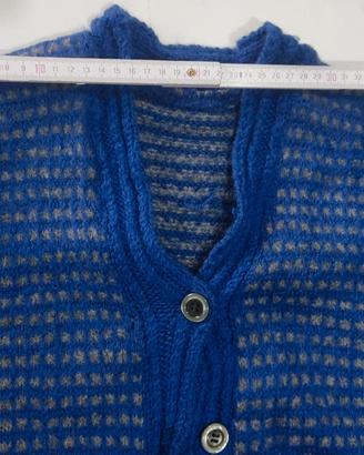 CARDIGAN IN LANA FATTO A MANO AI FERRI COLOR BLUET