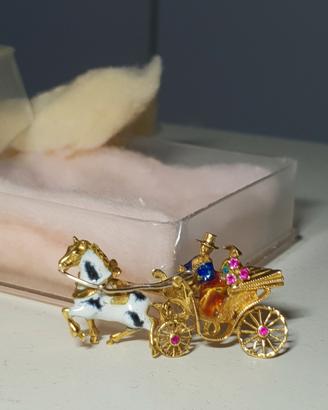 Spilla Calesse in Oro 18 carati 