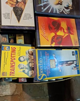 Oltre 80 VHS di film d'autore o di successo