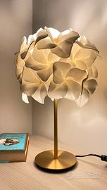 Lampada da comodino, tavolo.