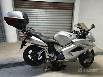Splendida Honda VFR 800