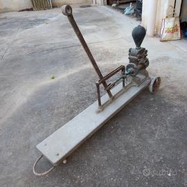 Pompa manuale per travaso vino. Antiquariato