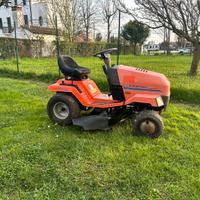 Trattorino tagliaerba Husqvarna idrostatico