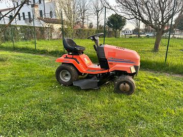 Trattorino tagliaerba Husqvarna idrostatico