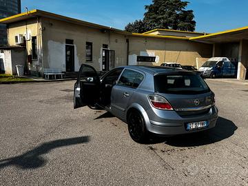 Opel astra h