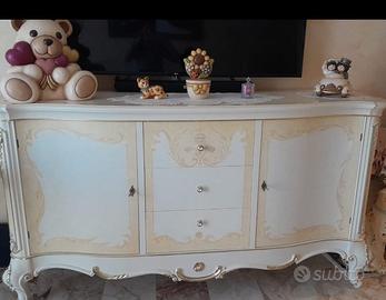 Stanza da pranzo classica