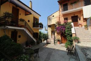 CASA SEMINDIPENDENTE A BELLANTE