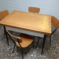 Tavolo con cassetto e sedie anni 60 vintage