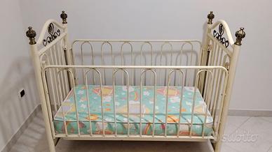 Culla in ferro battuto tenuta bene