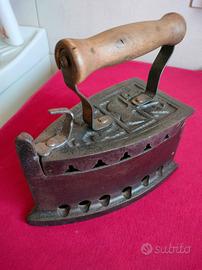 Ferro da stiro a carbonella vintage