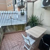 Tavolo + sedie da giardino + luci