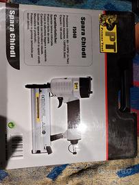 spara chiodi e graffette a aria compressa