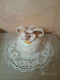 Vecchio cofanetto in ceramica marchio Capodimonte.