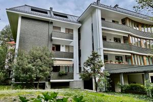 Quadrilocale con 2 balconi e garage in via Fago