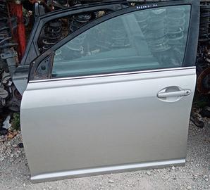 Toyota Avensis sw 2006> Porte