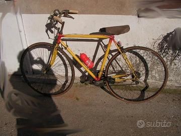 bici da corsa per ragazzo gialla