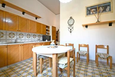 Indipendente bi-livelli con cortitle e terrazza