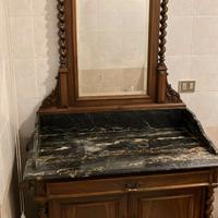 Mobile antico con specchiera, marmo, cassettone