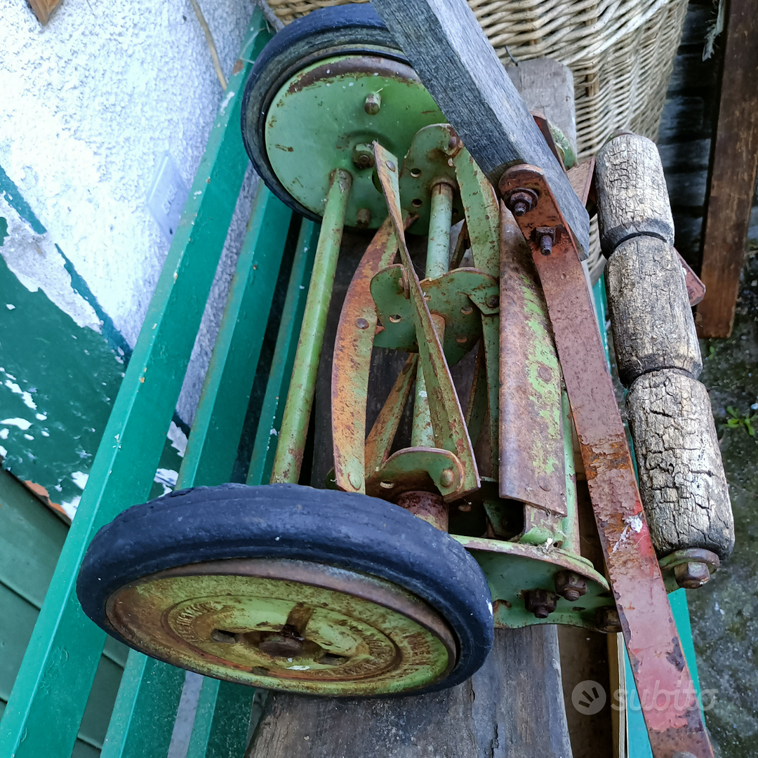 Vecchio tagliaerba manuale vintage - Giardino e Fai da te In vendita a  Biella