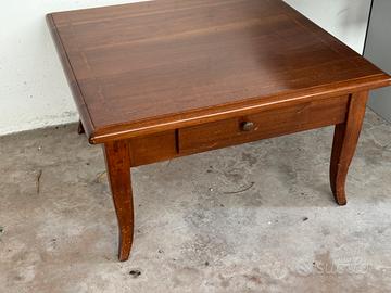 Tavolino quadrato in legno da sala con cassetto